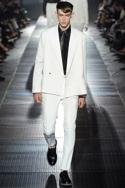 Look 4